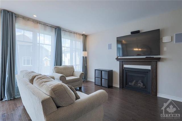 4382 Kelly Farm Drive, Townhouse with 3 bedrooms, 3 bathrooms and 2 parking in Ottawa ON | Image 13