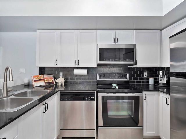 65 - 55 Foundry Ave, Townhouse with 3 bedrooms, 2 bathrooms and 1 parking in Toronto ON | Image 2