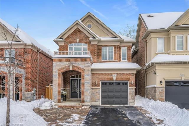 31 Upper Canada Court, House detached with 4 bedrooms, 2 bathrooms and 4 parking in Halton Hills ON | Image 2