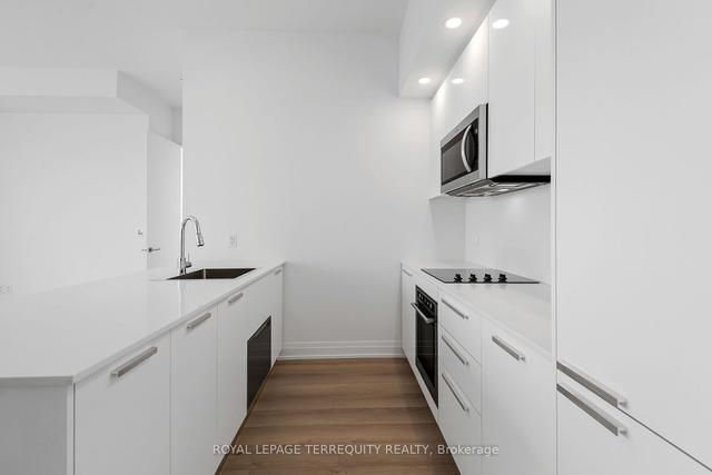 ph108 - 75 Canterbury Pl, Condo with 3 bedrooms, 2 bathrooms and 2 parking in Toronto ON | Image 4
