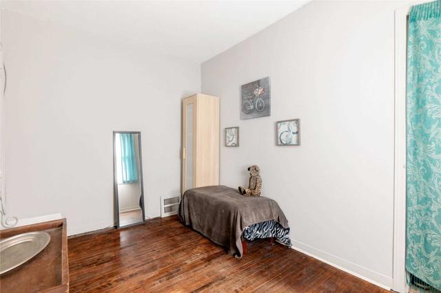 134 East 25th St, House detached with 2 bedrooms, 2 bathrooms and 4 parking in Hamilton ON | Image 4