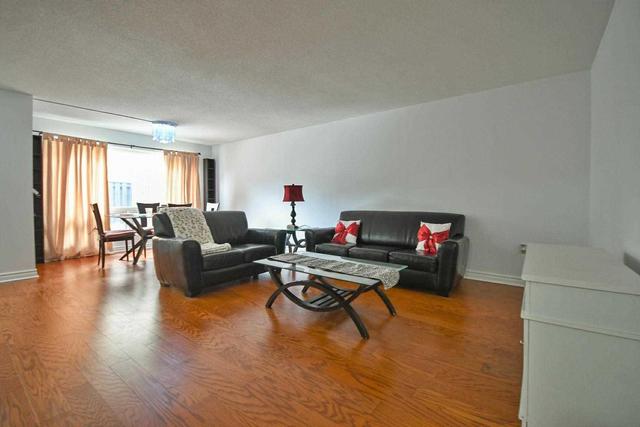 87 - 140 Ling Rd, Townhouse with 3 bedrooms, 2 bathrooms and 1 parking in Toronto ON | Image 6