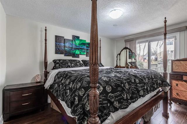 94 Centre St N, House semidetached with 3 bedrooms, 2 bathrooms and 4 parking in Brampton ON | Image 13