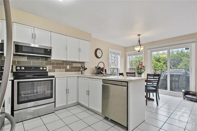 15 Windbrook Crescent, House detached with 4 bedrooms, 3 bathrooms and 4 parking in Ottawa ON | Image 8