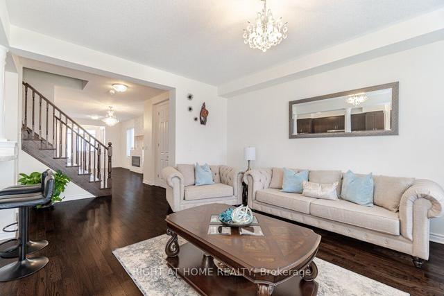 15 Stillwater Cres, House detached with 4 bedrooms, 3 bathrooms and 3 parking in Hamilton ON | Image 5