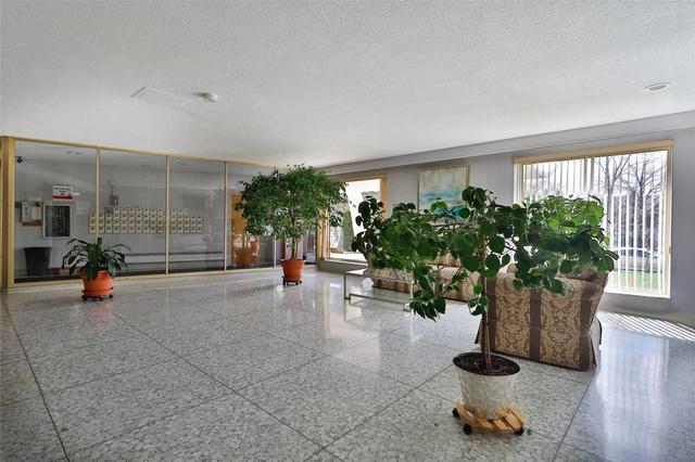 608 - 30 Allanhurst Dr, Condo with 2 bedrooms, 1 bathrooms and 1 parking in Toronto ON | Image 5