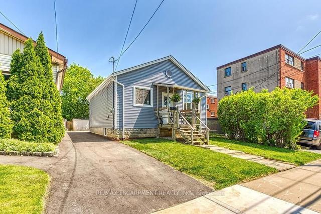 53 East 33rd St, House detached with 2 bedrooms, 1 bathrooms and 2 parking in Hamilton ON | Image 23