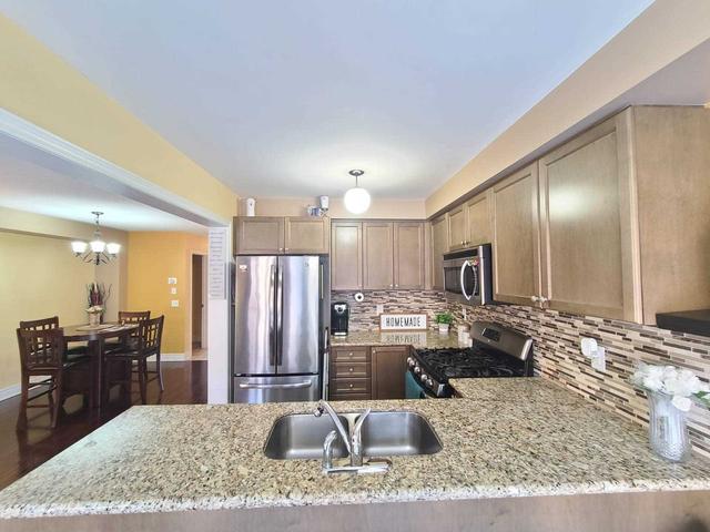 44 Dewell Cres, House attached with 3 bedrooms, 3 bathrooms and 3 parking in Clarington ON | Image 6