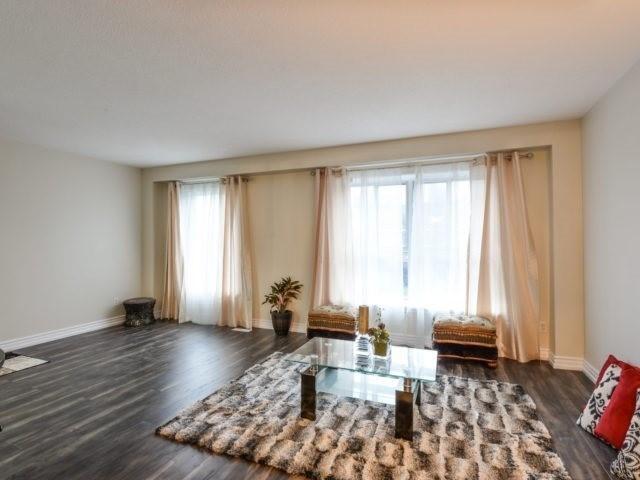 209 Fleetwood Cres, Townhouse with 4 bedrooms, 3 bathrooms and 3 parking in Brampton ON | Image 10