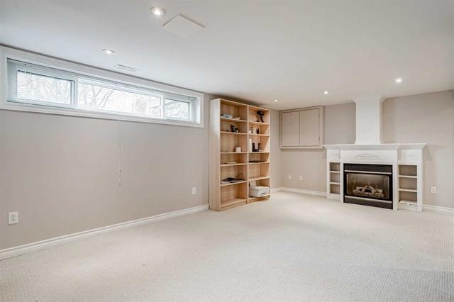 2402 Belyea St, House semidetached with 3 bedrooms, 3 bathrooms and 6 parking in Oakville ON | Image 25