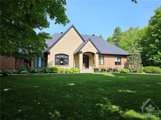 5849 Queenscourt Crescent, House detached with 5 bedrooms, 7 bathrooms and 15 parking in Ottawa ON | Image 2