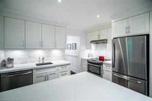 133 Stewart St, House detached with 2 bedrooms, 2 bathrooms and 4 parking in Oakville ON | Image 2