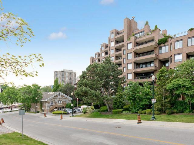 1001 - 100 Lakeshore Rd E, Condo with 2 bedrooms, 2 bathrooms and 2 parking in Oakville ON | Image 1
