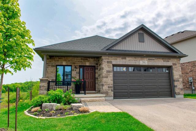 582 Sundew Dr, House detached with 2 bedrooms, 3 bathrooms and 2 parking in Waterloo ON | Image 1