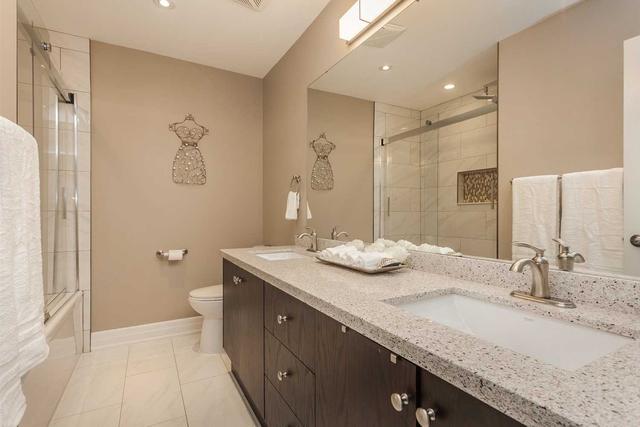 3352 Cardross Rd, House semidetached with 3 bedrooms, 2 bathrooms and 4 parking in Mississauga ON | Image 7