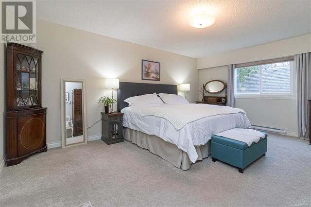 202 - 2340 Oak Bay Ave, Condo with 3 bedrooms, 2 bathrooms and 1 parking in Oak Bay BC | Image 16