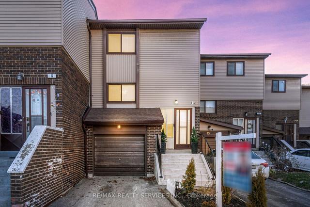 16 - 16 Carleton Pl, Townhouse with 3 bedrooms, 2 bathrooms and 2 parking in Brampton ON | Image 1