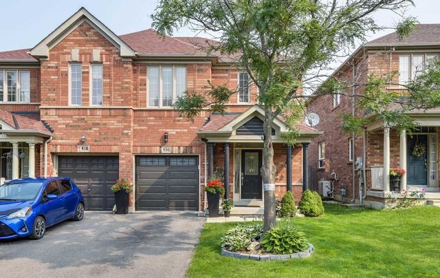 956 Oaktree Cres, House semidetached with 3 bedrooms, 4 bathrooms and 3 parking in Newmarket ON | Image 1