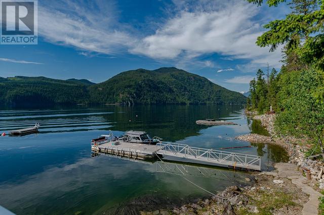 lot 1 Pete Martin Bay, House detached with 8 bedrooms, 1 bathrooms and null parking in Columbia Shuswap E BC | Image 2