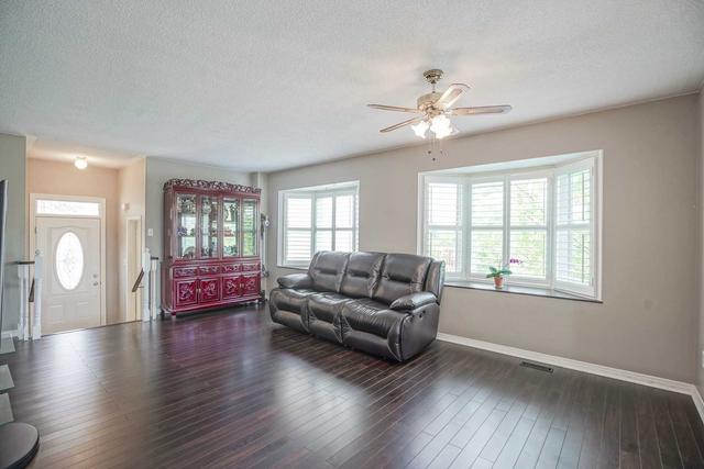 30 Provincial Pl, House attached with 3 bedrooms, 3 bathrooms and 5 parking in Brampton ON | Image 3