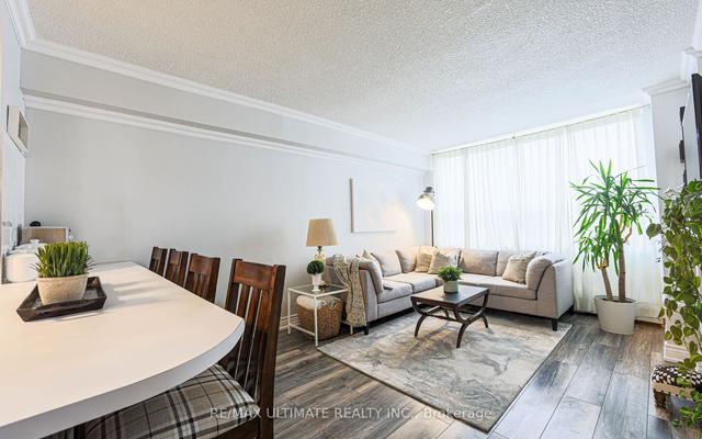 510 - 940 Caledonia Rd, Condo with 2 bedrooms, 1 bathrooms and 1 parking in Toronto ON | Image 2