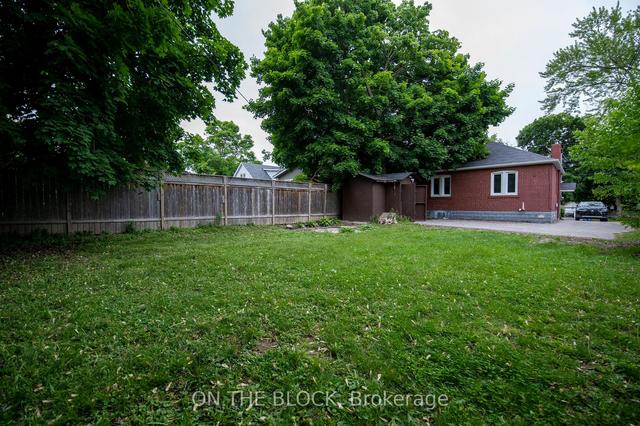 174 Gibbons St, House detached with 2 bedrooms, 1 bathrooms and 2 parking in Oshawa ON | Image 18