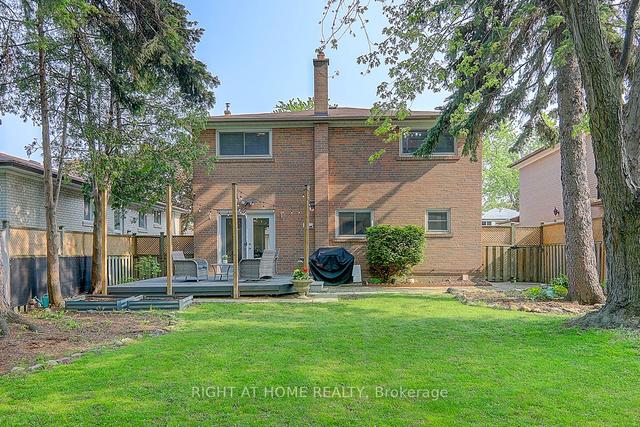 60 Sonmore Dr, House detached with 4 bedrooms, 3 bathrooms and 5 parking in Toronto ON | Image 35