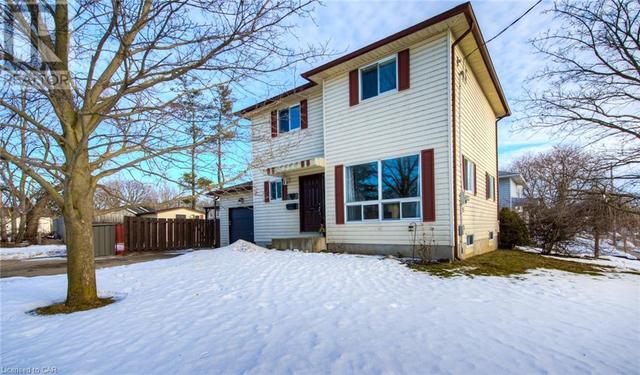 371 Lawrence Street, House detached with 3 bedrooms, 2 bathrooms and 6 parking in Cambridge ON | Image 2