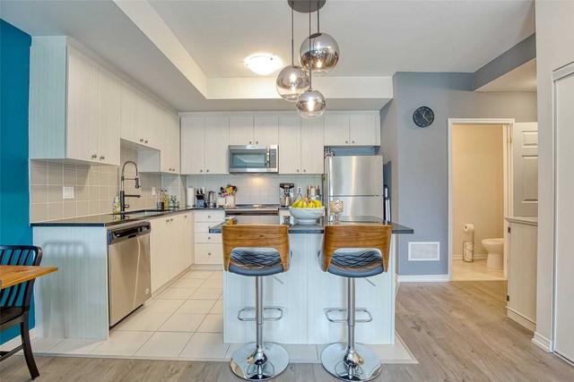 262 - 27 Applewood Lane, Townhouse with 3 bedrooms, 3 bathrooms and 1 parking in Toronto ON | Image 2