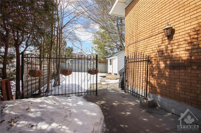 71 Woodmount Crescent, Home with 4 bedrooms, 2 bathrooms and 3 parking in Ottawa ON | Image 20