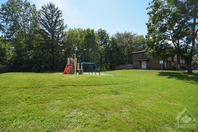 3194 Stockton Drive, Townhouse with 3 bedrooms, 2 bathrooms and 1 parking in Ottawa ON | Image 29