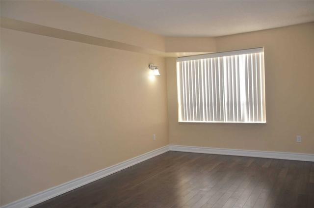 811 - 335 Webb Dr, Condo with 2 bedrooms, 2 bathrooms and 1 parking in Mississauga ON | Image 4