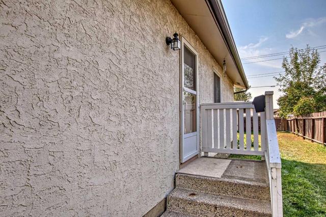 411 68 Street Ne, House detached with 3 bedrooms, 1 bathrooms and 3 parking in Calgary AB | Image 3