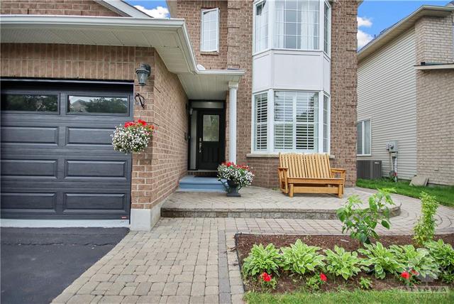 2136 Valenceville Crescent, House detached with 4 bedrooms, 3 bathrooms and 6 parking in Ottawa ON | Image 2