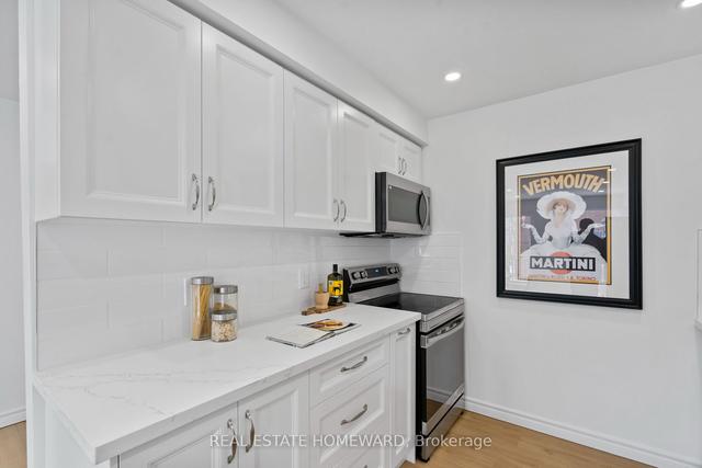 70 Stanley Terr, House attached with 3 bedrooms, 2 bathrooms and 2 parking in Toronto ON | Image 4