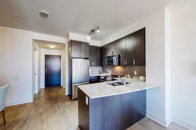 502 - 7608 Yonge St, Condo with 1 bedrooms, 1 bathrooms and 1 parking in Vaughan ON | Image 3