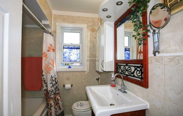 4007 Bloor St W, House detached with 3 bedrooms, 2 bathrooms and 6 parking in Toronto ON | Image 5