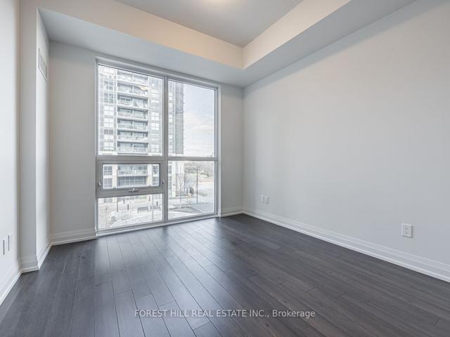 301 - 10 Meadowglen Pl, Condo with 3 bedrooms, 2 bathrooms and 0 parking in Toronto ON | Image 4