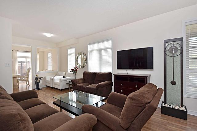 867 Oasis Dr, House semidetached with 3 bedrooms, 3 bathrooms and 1 parking in Mississauga ON | Image 6