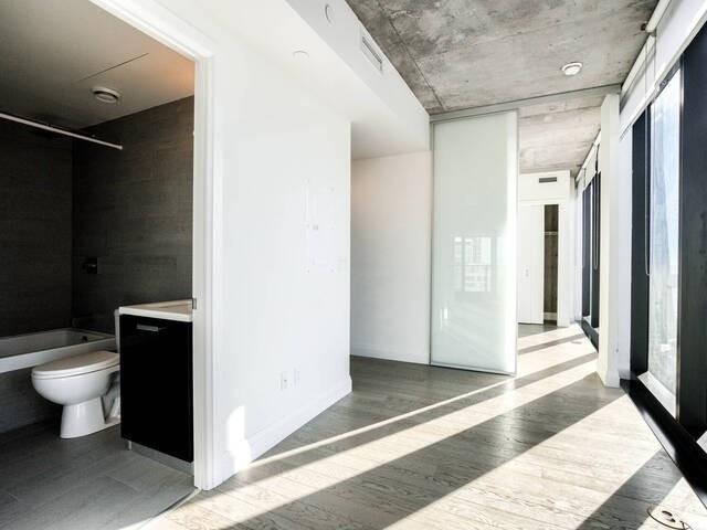 3401 - 224 King St W, Condo with 1 bedrooms, 1 bathrooms and 0 parking in Toronto ON | Image 7