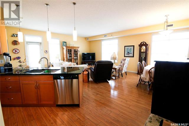 303 - 2160 Heseltine Road, Condo with 2 bedrooms, 2 bathrooms and null parking in Regina SK | Image 14
