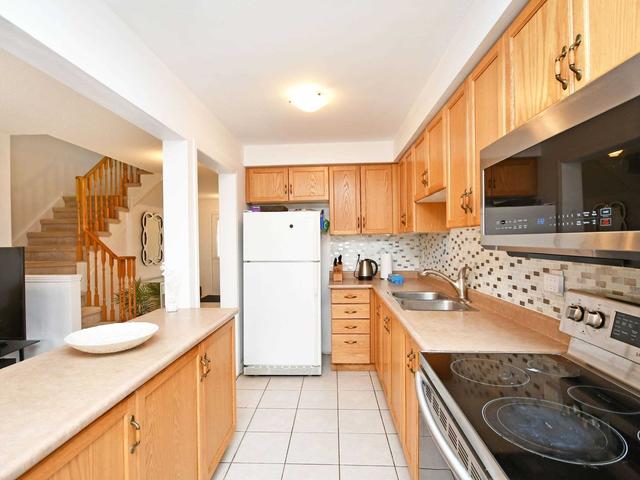 15 Todmorden Dr, House attached with 3 bedrooms, 2 bathrooms and 2 parking in Brampton ON | Image 11