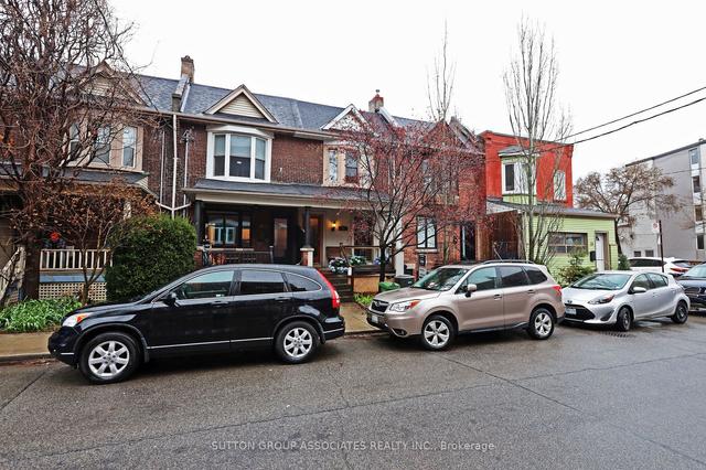 27 Heintzman St, House attached with 3 bedrooms, 3 bathrooms and 1 parking in Toronto ON | Image 1