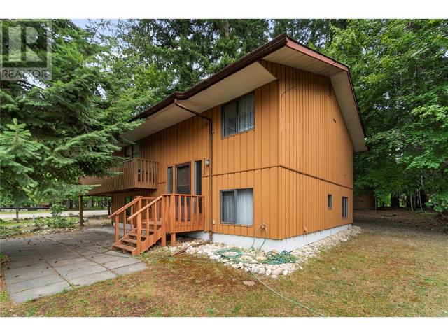 7133 Lucerne Beach Road, House detached with 3 bedrooms, 2 bathrooms and 2 parking in Columbia Shuswap F BC | Image 23