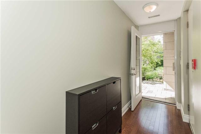 Th12 - 761 Bay St, Townhouse with 3 bedrooms, 3 bathrooms and 1 parking in Toronto ON | Image 2