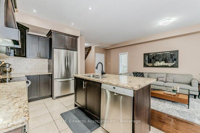 24 Forest Valley Cres, Townhouse with 3 bedrooms, 3 bathrooms and 2 parking in Hamilton ON | Image 2