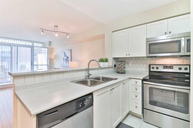 506 - 15 Michael Power Pl, Condo with 1 bedrooms, 1 bathrooms and 1 parking in Toronto ON | Image 11