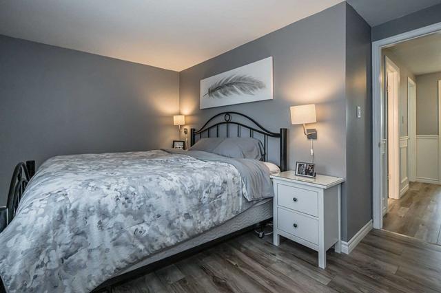 202 Pinedale Dr, House semidetached with 3 bedrooms, 2 bathrooms and 3 parking in Kitchener ON | Image 2