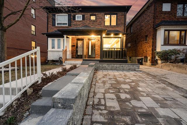 16 Latimer Ave, House semidetached with 3 bedrooms, 3 bathrooms and 1 parking in Toronto ON | Image 27