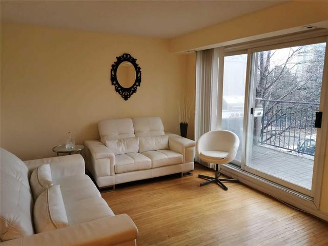 18 - 119 Omni Dr E, Townhouse with 3 bedrooms, 3 bathrooms and 2 parking in Toronto ON | Image 2